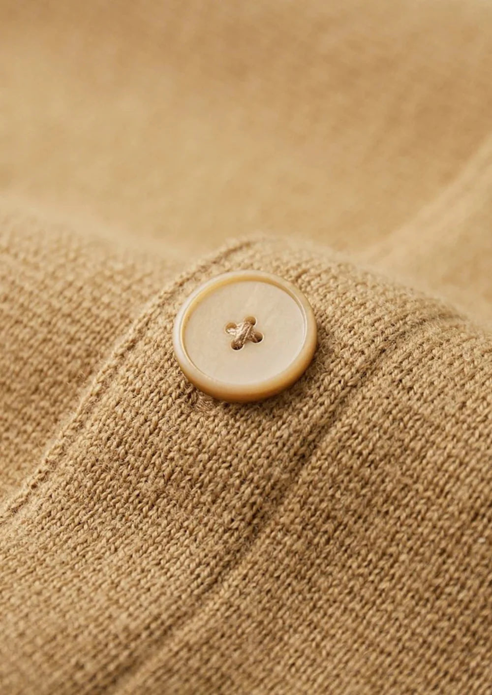 OVERSHIRT VAN ZUIVERE EXTRA FIJNE MERINOWOL MET KNOPEN