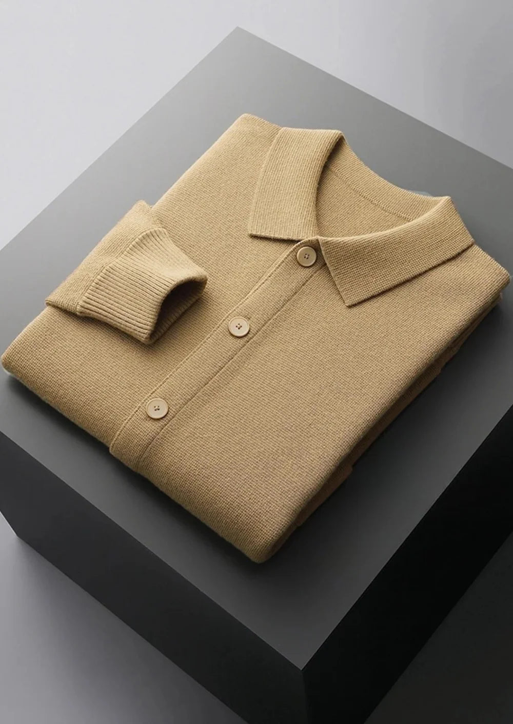 OVERSHIRT VAN ZUIVERE EXTRA FIJNE MERINOWOL MET KNOPEN
