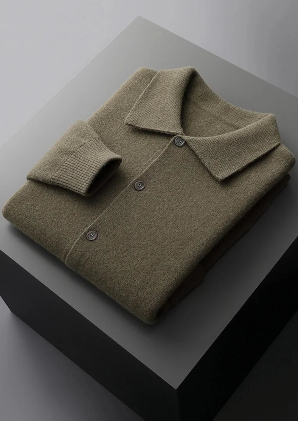 OVERSHIRT VAN ZUIVERE EXTRA FIJNE MERINOWOL MET KNOPEN