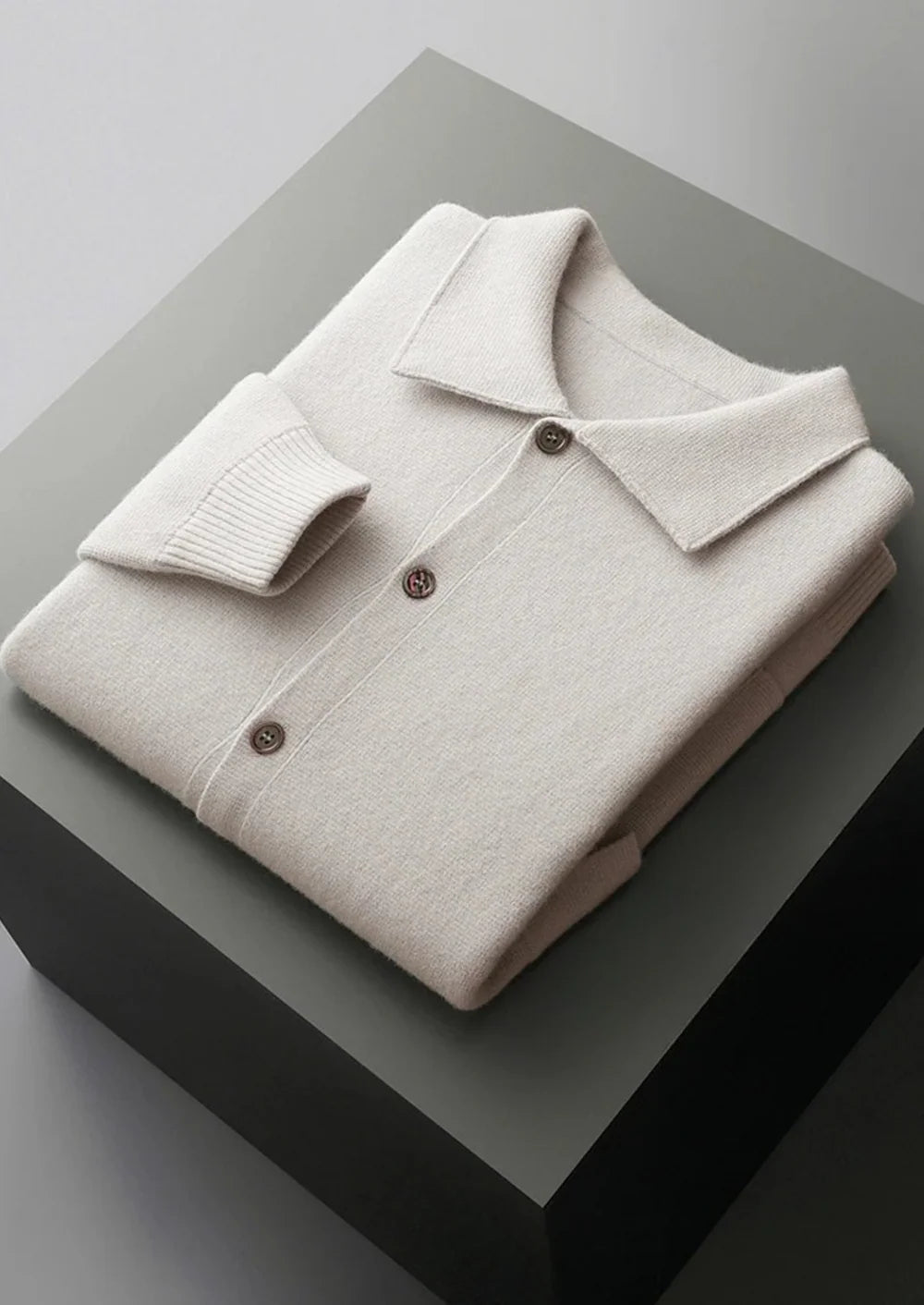 OVERSHIRT VAN ZUIVERE EXTRA FIJNE MERINOWOL MET KNOPEN
