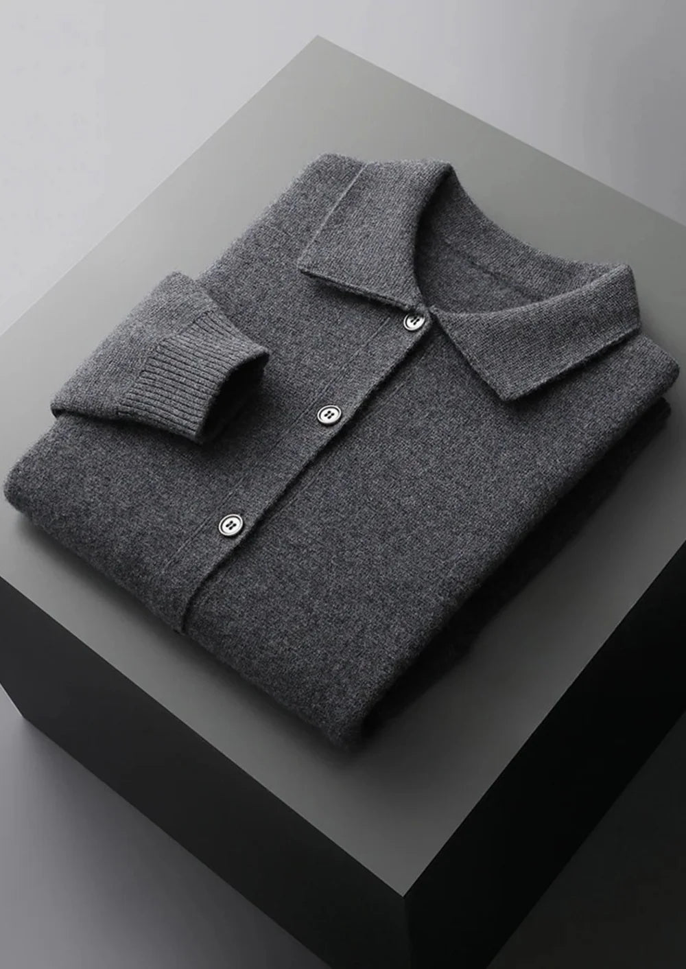 OVERSHIRT VAN ZUIVERE EXTRA FIJNE MERINOWOL MET KNOPEN